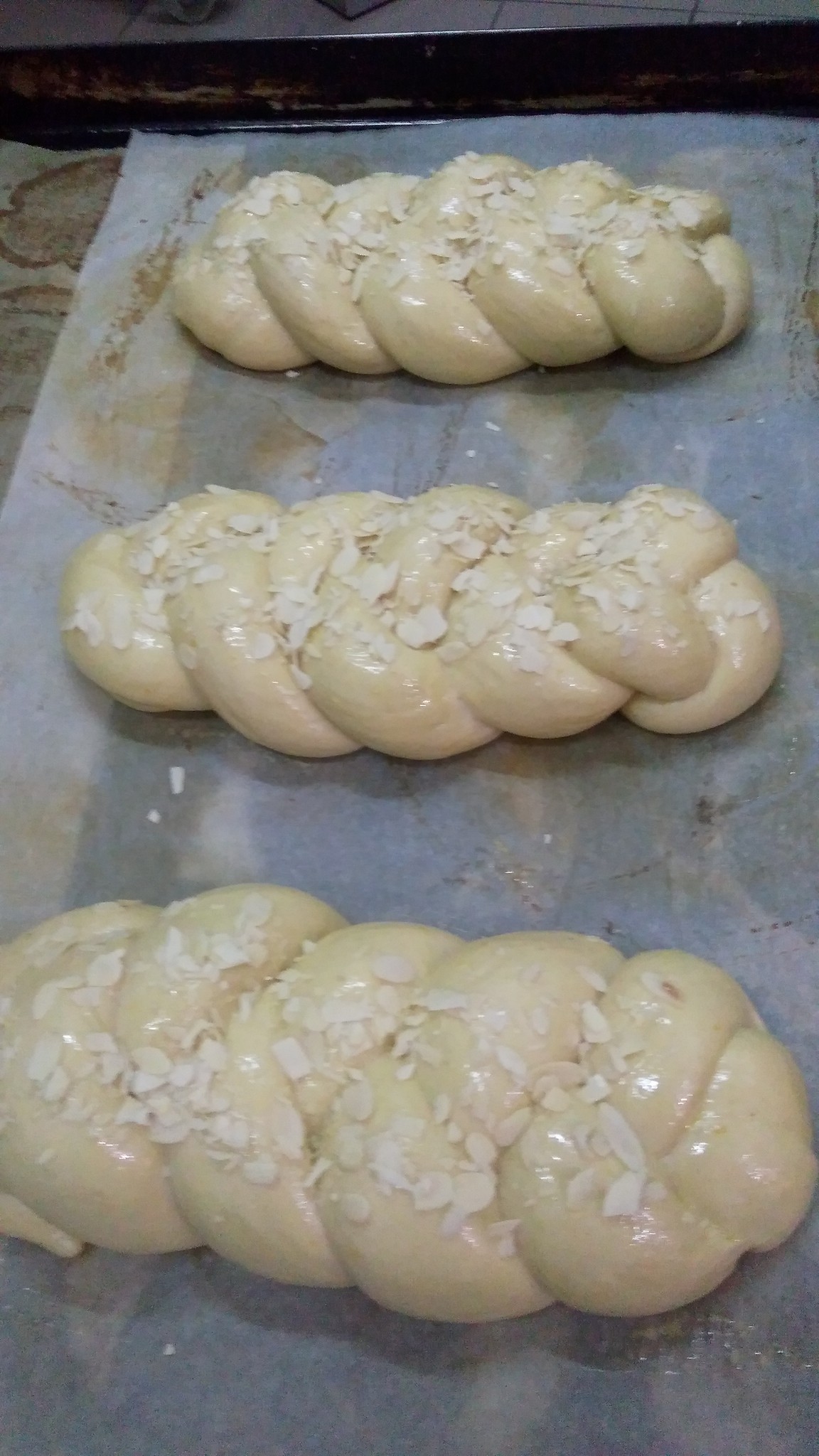 Tsoureki preparation